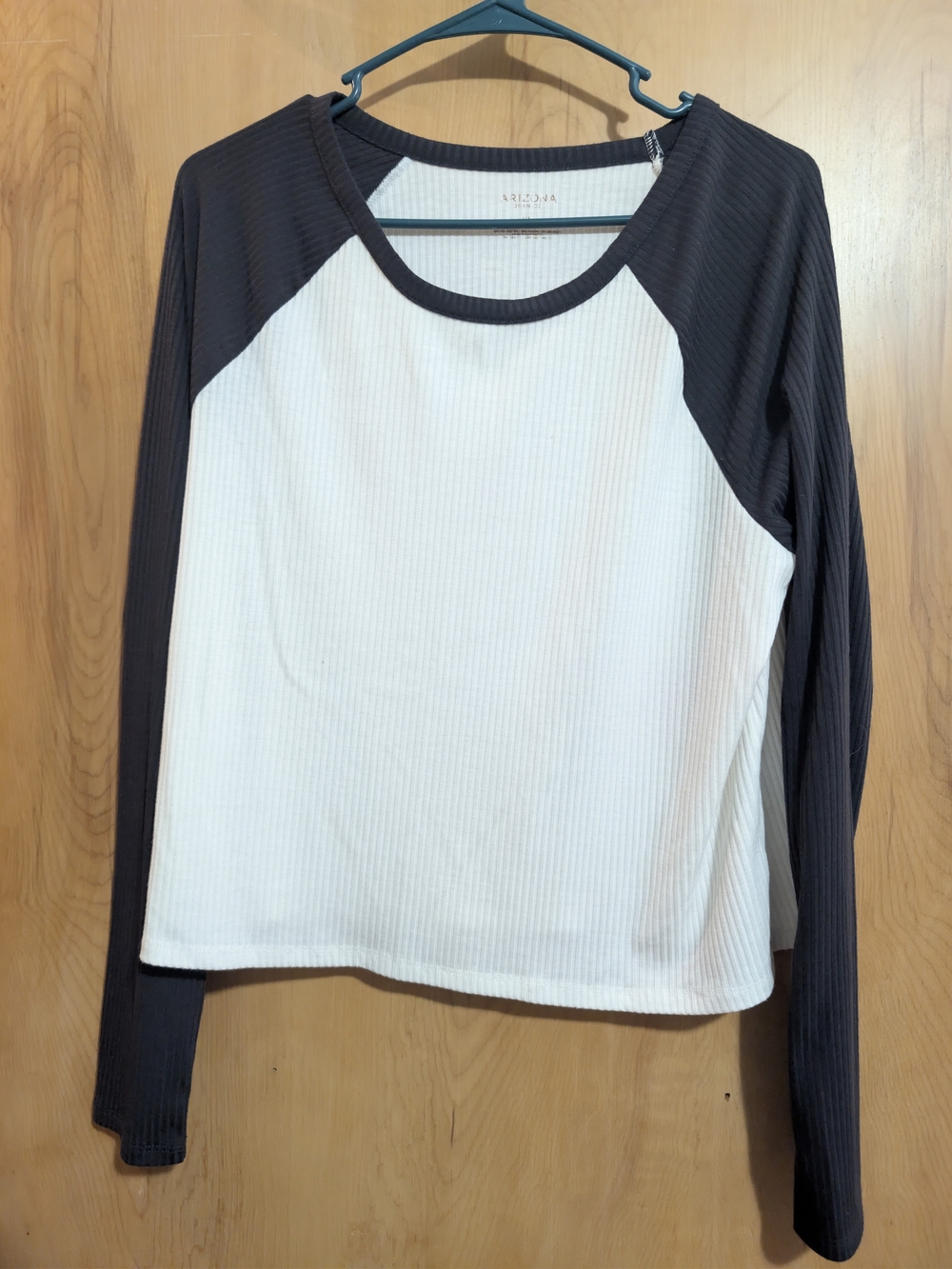 Arizona Jean Co. Ribbed Raglan Long Sleeve Tee (Size XL)